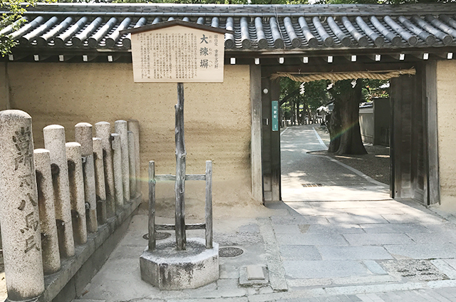 西宮神社　八馬門