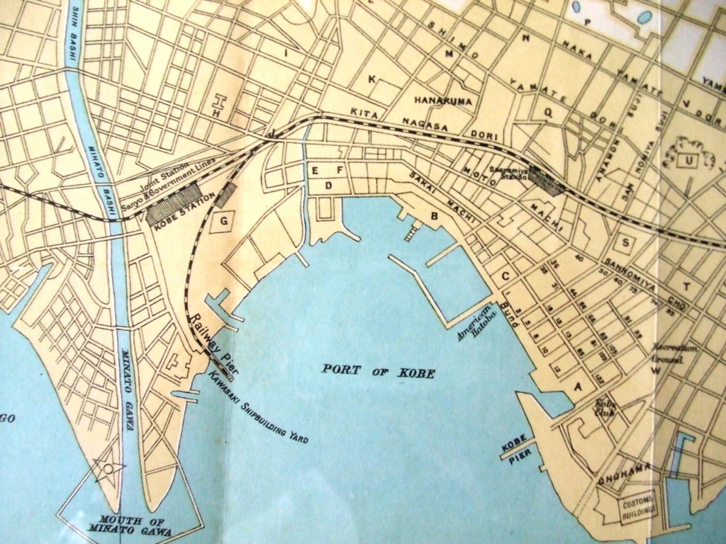 当社社長 神戸古地図を市立博物館に寄贈 八馬汽船株式会社 当社社長 神戸古地図を市立博物館に寄贈 八馬汽船株式会社